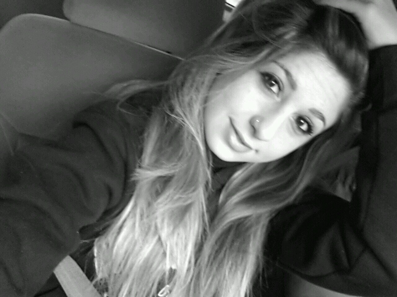 Eu quero a sorte de um amor tranquilo, com sabor de fruta mordida                                              Todo amor que houver nessa vida.”—  - Cazuza