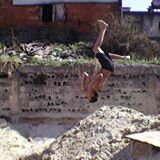 amo a capoeira, tocar guitarra na minha banda e sair com meus Brothers pra se divertir e gosto muito da minha família e de quem eu gosto eu gosto de verdade.