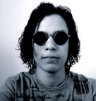 Guitarrista da Eminencia. Guitarrista/Vocalista da BlindFrogg