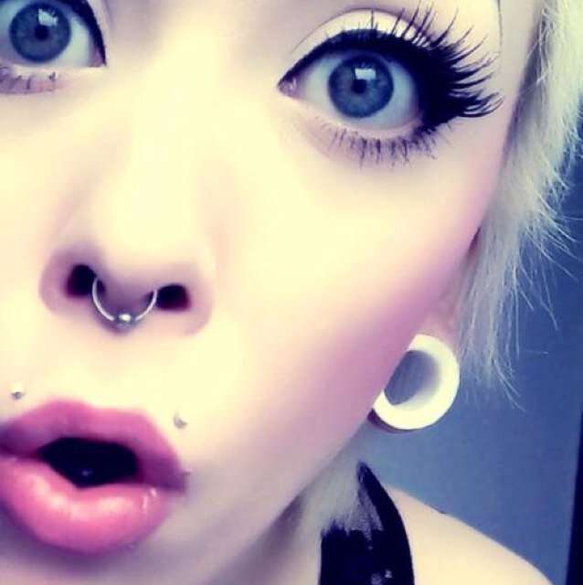 Just a random 16 year old crackah ass white girl {RP}