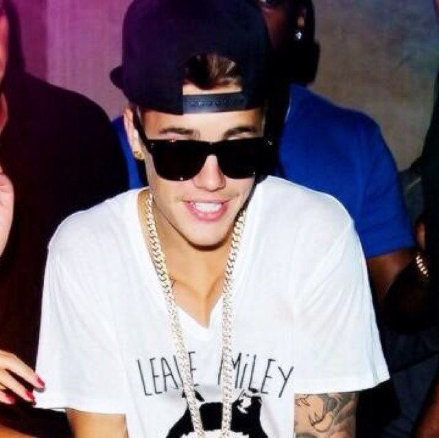 Made a promise that I'll support Justin Bieber no matter what, and I've kept that promise. BELIEVE & Never Say Never. Justin follows♡