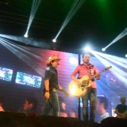 Fernando e Sorocaba,  por vocês, eu atravesso o universo, mudo o meu destino.Amo Fernando e Sorocaba. Amo música sertaneja.CD Homens e Anjos! lindo d+