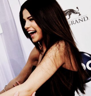 Hey, im Selena. #single