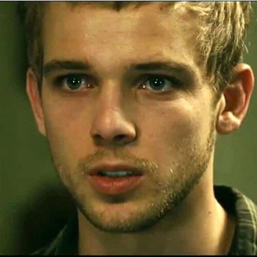 Hi. this guy right here is amazing. dont fuck with him or he'll lock you in his closet and torture you. because hes so sweet :') ily you asshole❤️ ~jade~