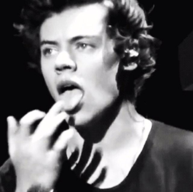 freeeefollow697's profile picture. they're the reason of my smile ♥