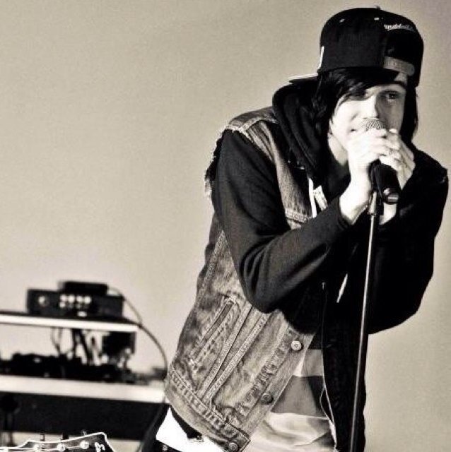 WastedKellin's profile picture. Guess what? I'm a vampire. | Multi