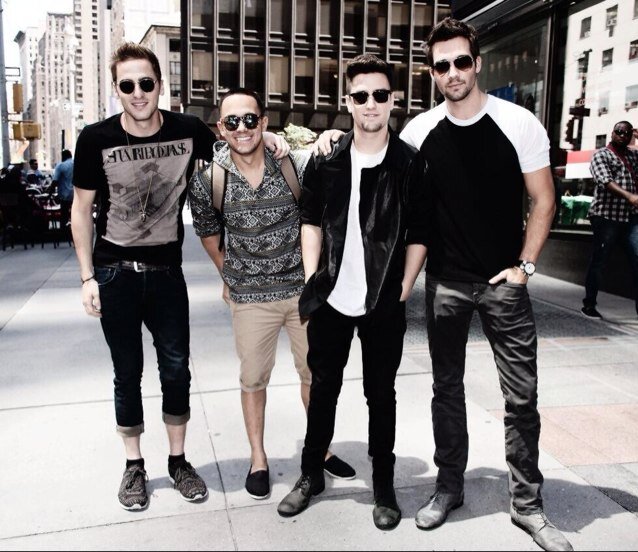 Te estoy regalando un follow sigue @hendeerschmidt te dara fback solo pidelo :)