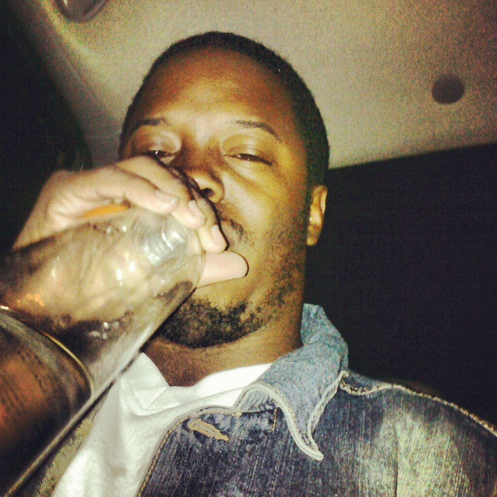 FUCK DESE NIGGAS AND FUCK DESE BITCHES IM GONNA GET DIS MONEY RIP DA BALL