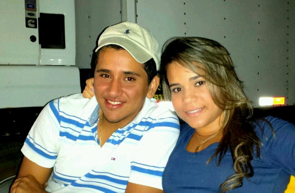 Eu me considero um cara gente fina estudo Zootecnia e trabalho no rodeio como juiz de rodeio e é isso minha vida