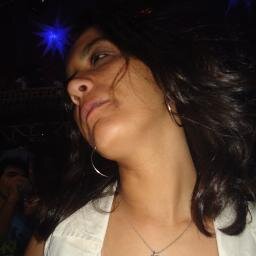 Sou uma pessoa simples
que adora as coisas simples ta vida
que valoriza as amizades e a família em primeiro lugar
Como toda boa mineira sou quietinha...