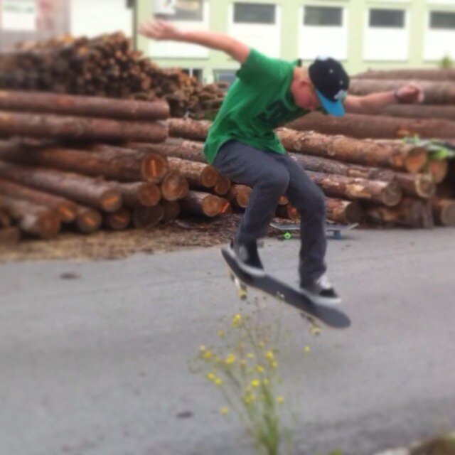 Skateboarding ✌
I'm f*cking Single!