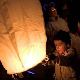 Llevamos a otro nivel tus mejores y más inolvidables eventos. Nosotros te damos la luz que lleva tus deseos al cielo.