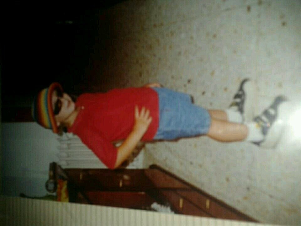 Jugador del club deportivo criptanense, Infantil.Campeon de San isidro,los leones.Madridista hasta la muerte e idolo de Sergio Ramos.