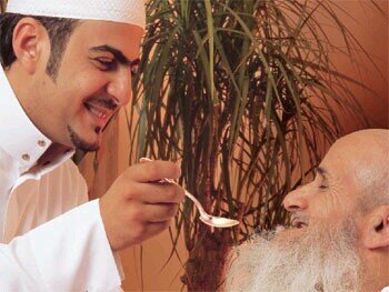 تذكير ببر الوالدين 

وَوَصَّيْنَا الْإِنْسَانَ بِوَالِدَيْهِ إِحْسَانًا ۖ ۖ