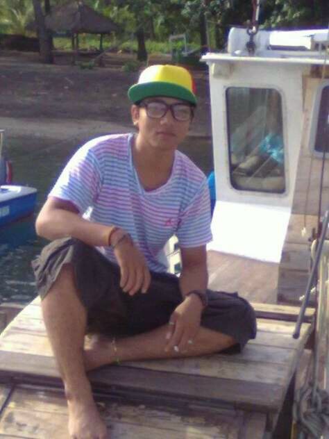 Saya msih lajang n mencari pasangan yg baik,perhatian,dan tidak manja...oke skian