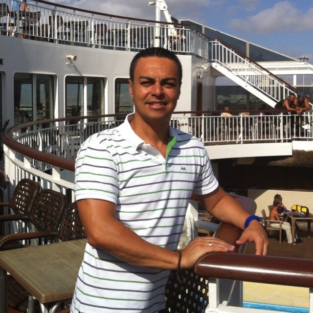 Empleado municipal del M.I. Ayuntamiento de Telde.Maestro especialista en Educación Física. Entrenador Nacional de Fútbol.