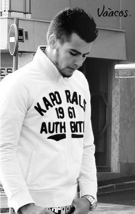 Aathres's profile picture. Chanteur @LaChronique