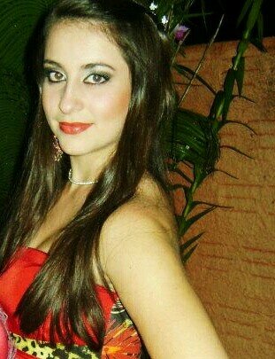 Quem eu sou?! simples mente a garota que ama,que chora que sofre..A menina expontanea,que brinca que zoua....Enfim a que ama Deus em primeiro lugar ..
