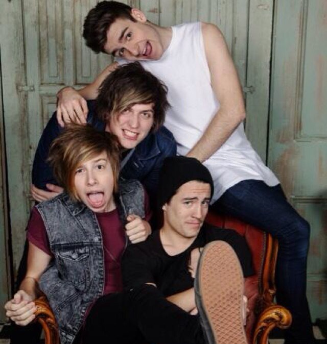 HEY! Forever ends here are a pop punk band from Sydney's northern beaches. Twitter: @foreverendshere @lukeendshere @mavendshere @jacksonendshere @kaneendshere