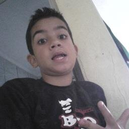 sou rockeiro,skatista,engraçado e bonito gostou??? siga-me
