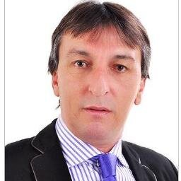 Ricardo Luiz Schmidt Mohr : Jurista, Administrador, Filho, Pai, Avô, Irmão, Amigo, Esposo. Parceria total. Churrasco, Música , Rock in Roll , Natureza, Animais.