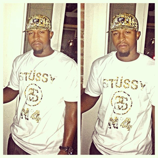 hustler-made  BLESSED
 bad bitches  good WEED
 H-Town my city 
Fuck with ya boy...✌if u don't pull that index finger down!