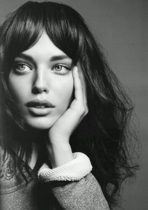 Katya 'Data' Everhärt. Professional hacker and code-breaker working personally for the Von Eyre bank firm. Smooth as honey. Too sweet to trust. {RP}