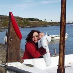 Abogada, Designer, artista, defensora ddhh madre; and the best writer you ever read!  Dalla Croacia e Bolivia ;) Benvenutti  a tutti voi :p