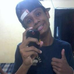 Muitos me seguem mas, apenas #Deus me acompanha ! 

http://t.co/l0SQ25fYAG
