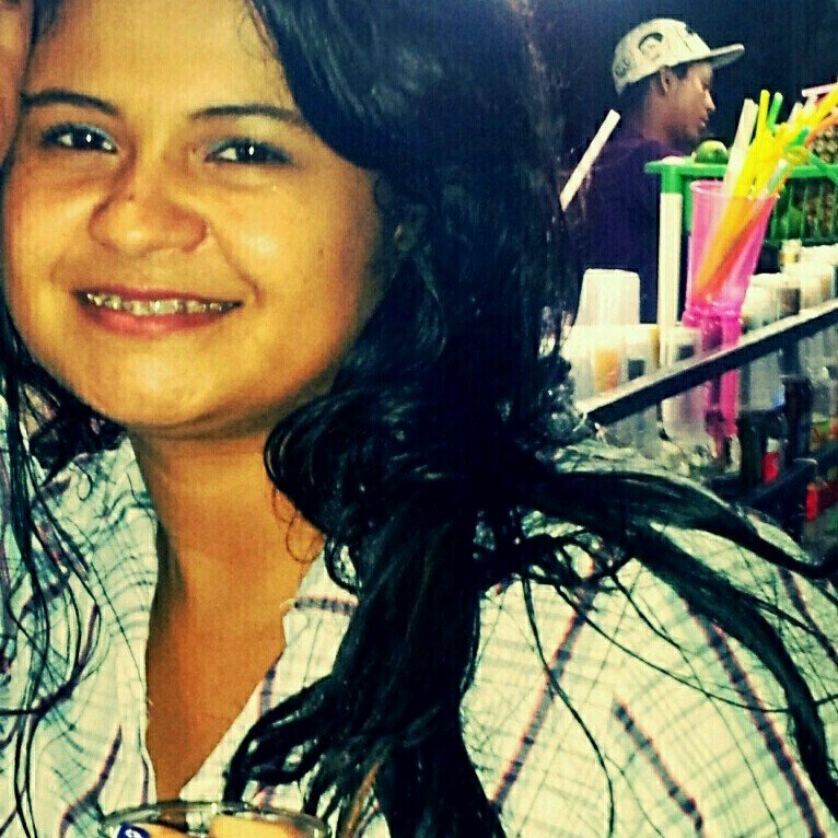 Sou Alegre,Simpatica e mtoo Feliz^^