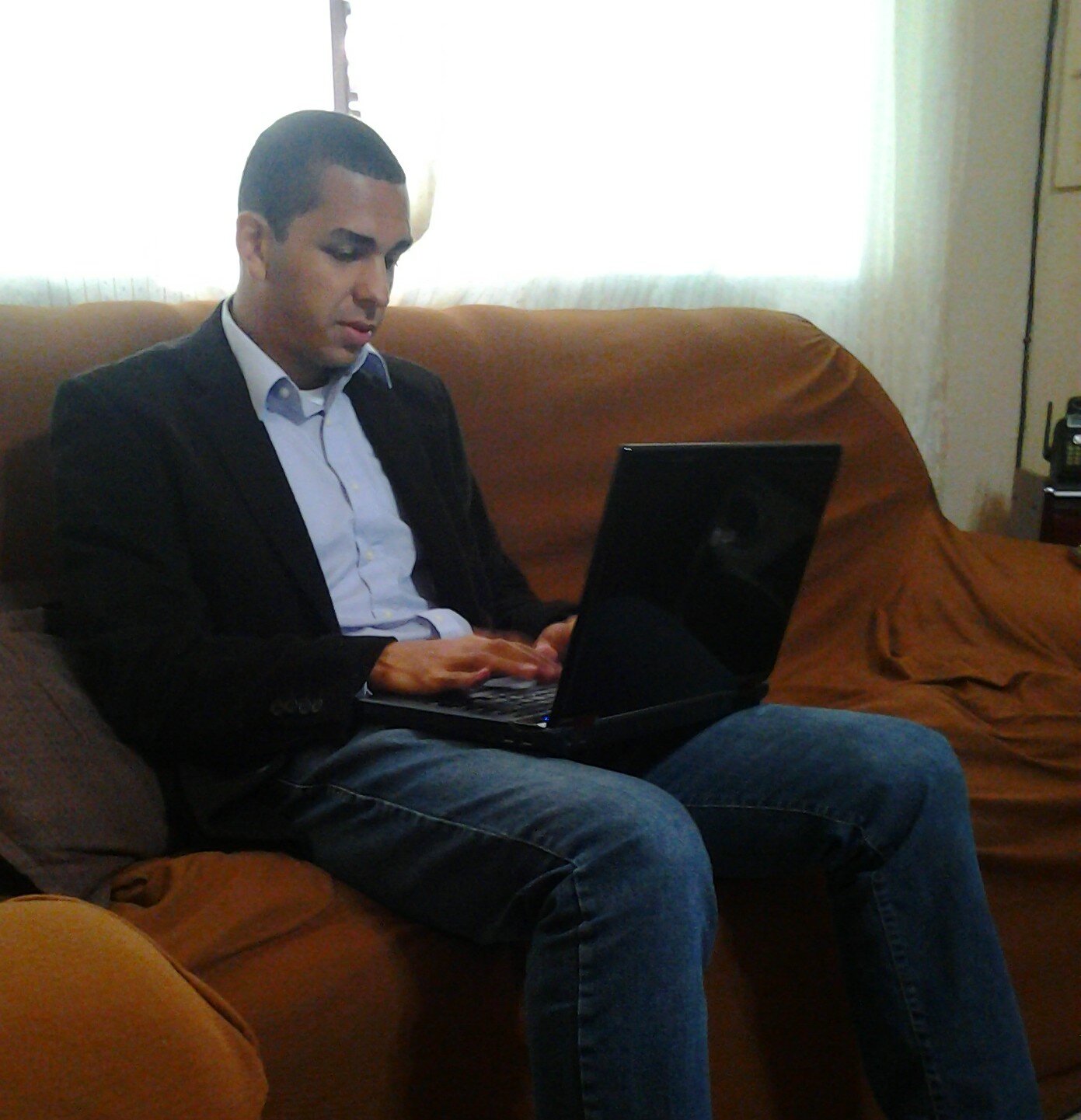 CesarThesbita's profile picture. Representante Comercial