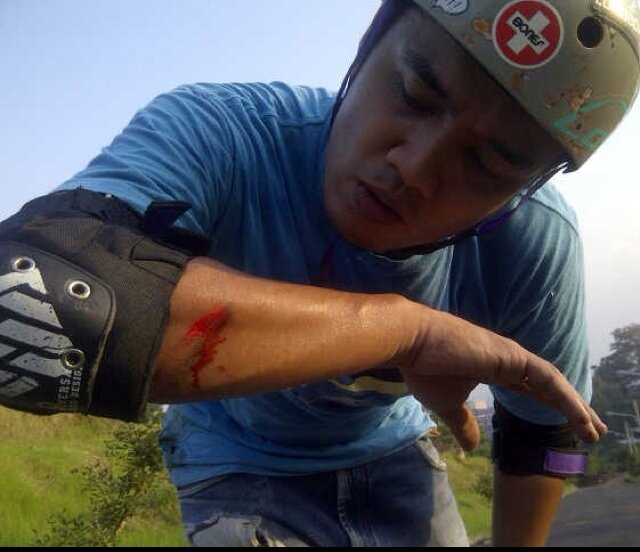 Thank GOD i skate 
Ride for :  • @itsmoutley • @staycoolsocks 
#BRDX
#BDGlongboarders