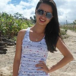 sou flamenguista,leonina,ciúmenta,timida,carinhosa,companheira,vaidosa e apaixonada...por vc lucas...