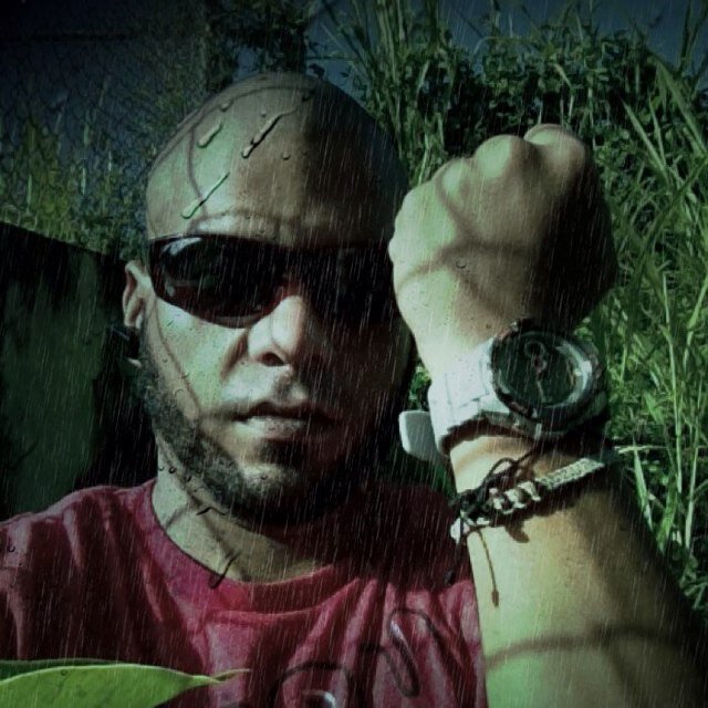 khriz8166's profile picture. Joder y disfrutar la vida que es solo una y no sabes cuando te toca irte de este mundo