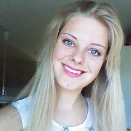 It's just me, I love to dance, I speek Danish, English, Swedish, and learning German and now Spanish! xx  #DanishDirectioner #5SOSFAM 
 !;)