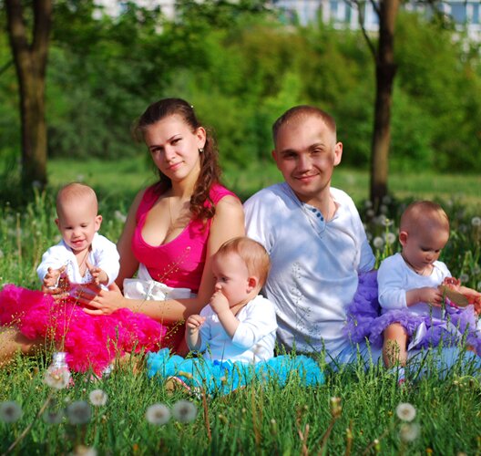 Parents of Triplets. Anna, Maria, Victoria