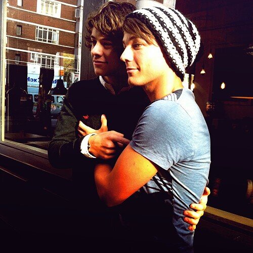 Heeeeey guys! It's haz and boo! Lauren's haz and I'm boo{unique} soooo yep! K bail!! Xxxx