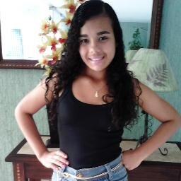 Fã da @OficialMaroca & da @FaniPacheco . 
& Gosta da @_KerolynNancy (: