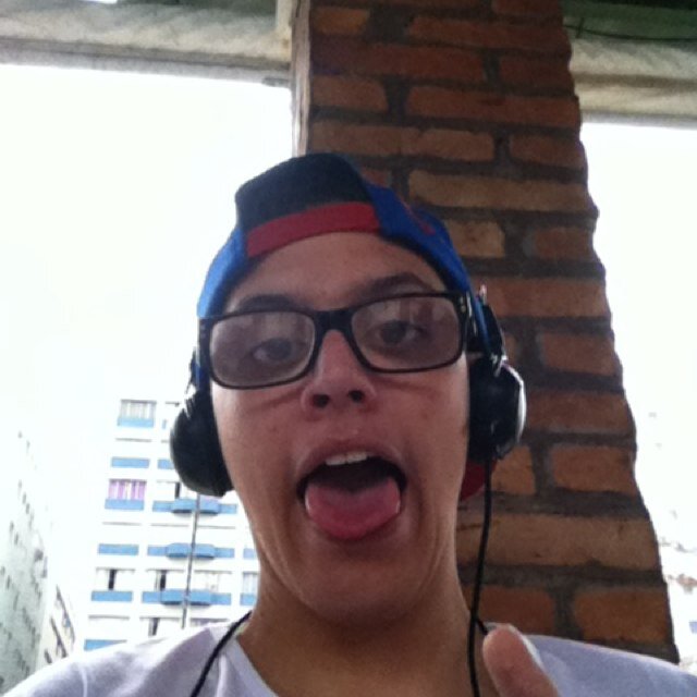 alegre , amigo , inteligente