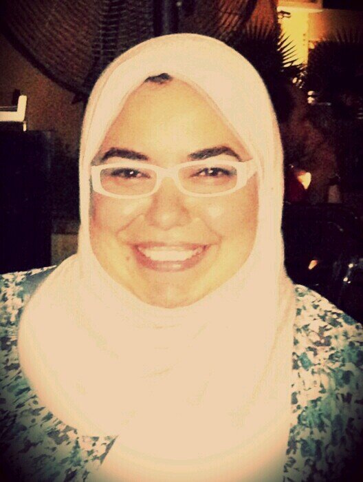 An Egyptian academic. I tweet in both Arabic & English.أكاديمية مصرية تبحث عن ندَّاهتها. أكتب وأترجم مقالات متنوعة المواضيع إلى العربية في مدونتي.