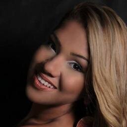 '' Se ser Feliz é Loucura , Então eu vivo Loucamente ''  Fã Clube *-* 
 Twitter Oficial : @YaniFileOficial