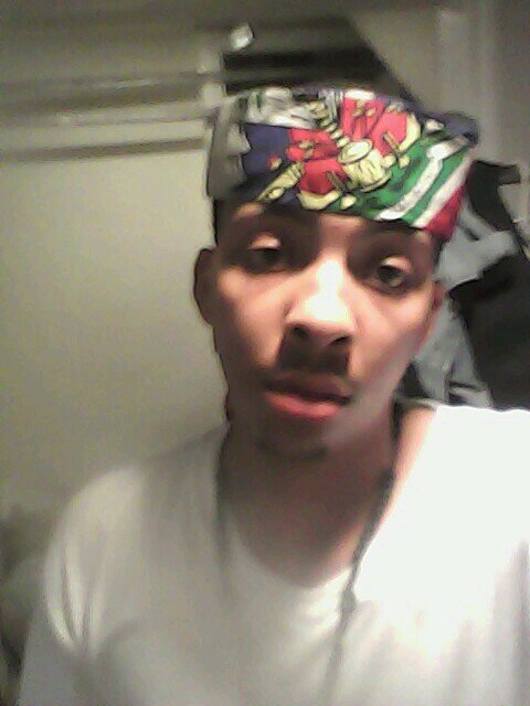 Male, 23 n I'm haitian. Party guy n im single. Fav color: Red