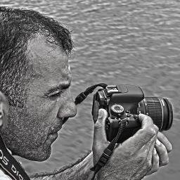 Hatay Söz Gazetesi Yazı İşleri Müdürü
Türkiye Foto Muhabirleri Derneği Hatay Tem.
TGC'de Asil Üye
TSYD'de Asil Üye
AÜ İletişim Mezunu
HMKÜ Basın ve Yayıncılık