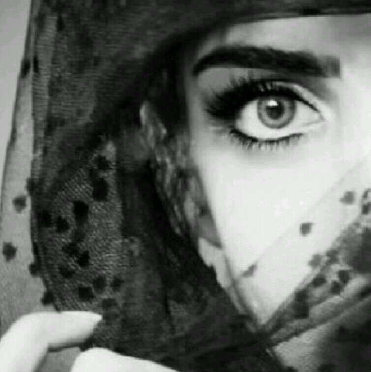 ‏‏‏شاعرة تهمس لمشاعره اكتب الشعر واعشق متابعته
