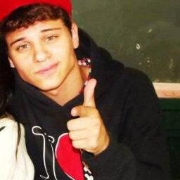 #17 anos #Ator #Gordo #Skate #Mc #Larii 3 #Danoninho #Deus #GirlFrind #Dog #Familia #Pensador #Nicki #Praia #Surf *-*
http://t.co/5n165AqFGw