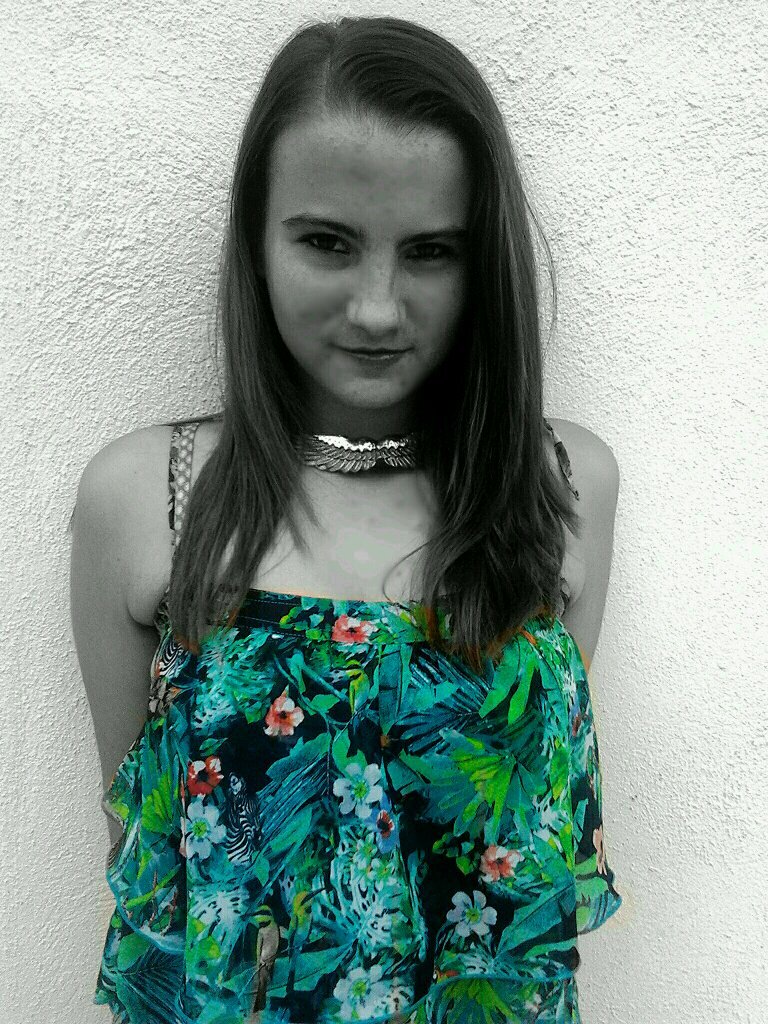 Persona divertida, feliz en la vida y con nuevos sueños todos los dias, soy aquella persona capaz de hacer reir a la persona más triste. Así soy yo.