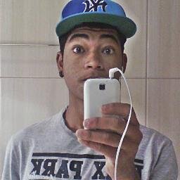 Só é lutador quem sabe lutar consigo mesmo.