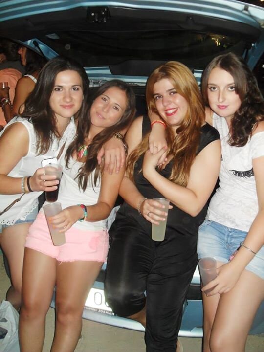 chica de almeria  que vive en murcia y estudia derecho  para acabar felizmente en el paro