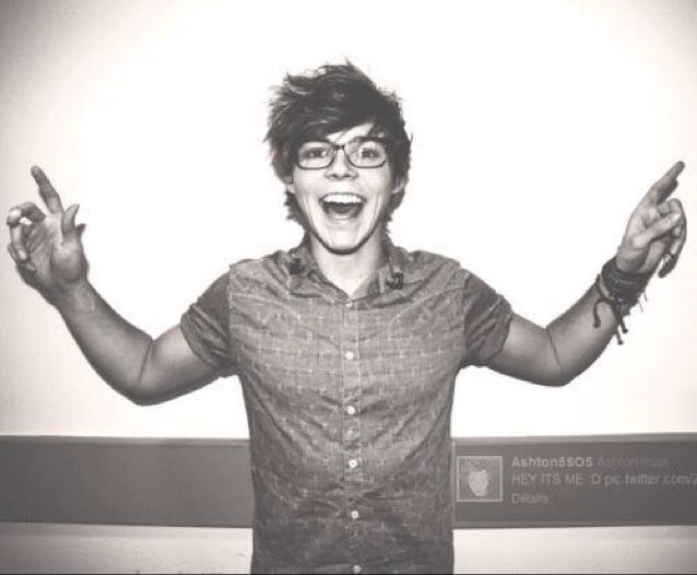 Sonrisas por aqui, sonrisas por alla.  Sigueme y te sigo :**