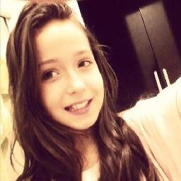Sou fã do seu jeito,sou fã da sua roupa,sou fã desse sorriso estampado em sua boca,sou fã dos teus olhos,sou fã nº1,e com você sou fã da vida. 10.09.13